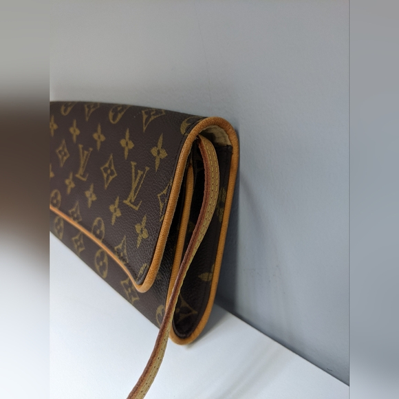 Vintage Louis Vuitton Pochette  "LIVE SHOW TODAY" - Picture 3 of 11
